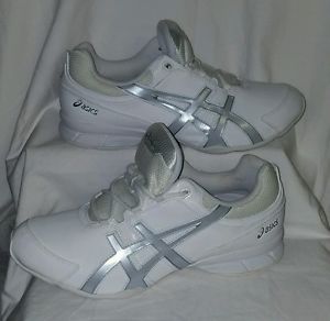 Women's Asics Cheer Shoes. White/Silver, Size 11, Q971Y