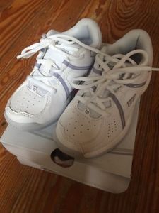 Wilson Envy Jr Girls Tennis Sneakers Size 11 White/Pearl Gray NEW!