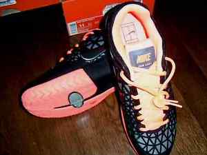New Men's Nike Zoom Cage 2 Tennis Shoe  (Size 11.0)  Black/Coral