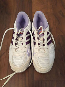 LIGHTLY USED Adidas Women's 6 Tennis Shoe WHITE w/ Lavender logo