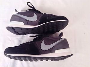 Nike Internationalist Size 7 Women's Black and Gray Suede And Canvas Tennis