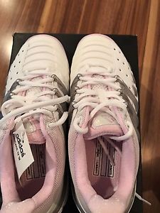New Women's Adidas Barricade IV Tennis Shoe Size 6 White/pink