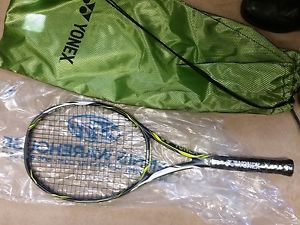 Brand New, Strung Yonex E-Zone DR 98 Grip 4 3/8