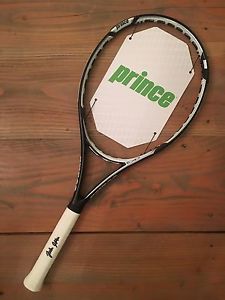 Prince EXO3 Warrior 100 - Signed by John Isner