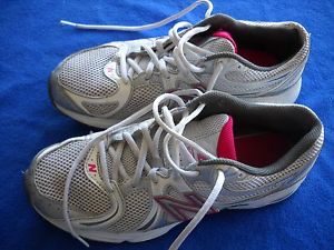 NEW BALANCE TENNIS SHOE
