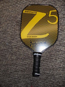 NEW ONIX Z5 COMPOSTIE PICKLEBALL PADDLE NOMEX  CORE STRONG BLACK AND YELLOW