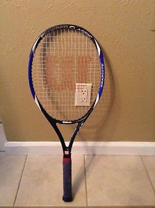 Wilson Federer Classic Graphite Tennis Racquet (4 3/8 Grip)