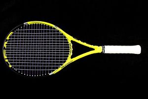 HEAD Extreme Pro 16M X 19X Tennis Racquet Grip 4 1/2 in.
