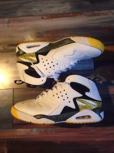 Men's Nike Air Tech Challenge Huarache Size 8