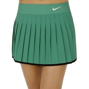 Nike Court Victo
