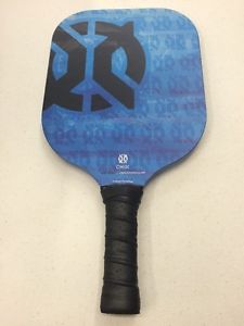 ONIX SUB-ZERO PICKLEBALL PADDLE BLUE LIGHT STRONG CARBON FIBER **USED**