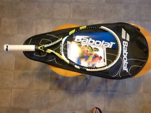 BABOLAT AERO PRO LITE. 4-3/8 WITH COVER BAG