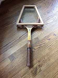 VINTAGE "PANCHO GONZALES" SIGNATURE MODEL SPALDING & BROS. OF BELGIUM RACQUET