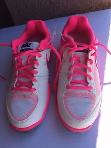 NIKE air cage court, woman's tennis shoes, 549891-108, Size 7