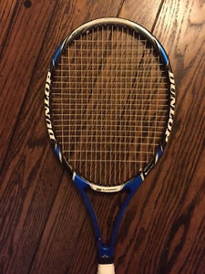 Dunlop Aerogel 4G - 2 Hundred Tennis Racquet 4 1/2 Grip - USED