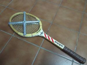 Antigua Raqueta tenis Adidas modelo Nastase con tensor metálico