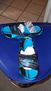 NWT in BOX ASICS IYASHI SANDAL BLUE/BLACK UNISEX MEN'S SIZE 6, WOMEN'S SIZE 7