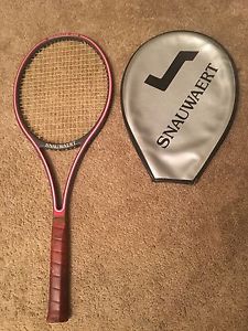 Snauwaert Graphite Mid tennis racquet With Sleeve