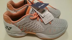 YONEX Womens 10 