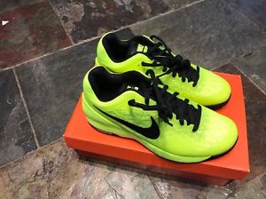 Nike Zoom Cage 2