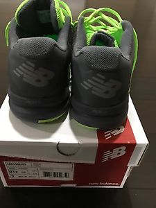 New balance men's MC996GG2 Sz 9.5 medium "D" Dark Grey/Green