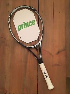 Prince EXO3 Warrior 100 - 4 3/8 - Signed By John Isner