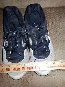 Nike Tennis Shoes Size 6