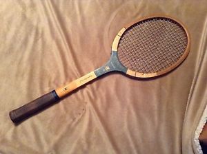 Vintage Medalist Trophy Strata-Bow Tennis Racket