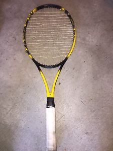 volkl c10 pro tennis racket 98 In2 Grip Is 4 1/2 With Two Overgrip Broken String