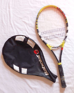 100% AUTENTICA BABOLAR MAGIC GAME. ULTRA LIGHT RACQUET. 265 GRAMOS + FUNDA