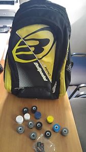 Lote padel, Mochila bull padel, 9x overgrips pros pro, 3x yonex, 1x wilson pro.
