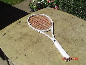 Wilson Midsize Graphite/Ceramic Compsite Tennis Racquet 4 3/8 w Pro Overwrap