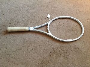 WILSON PRO AVENGER 93 Tennis Racquet