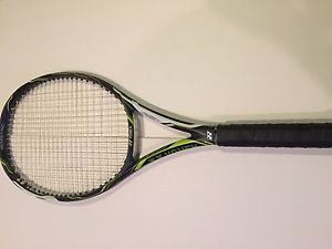 YONEX EZONE DR 98 - GRIP SIZE 4 3/8 - USED - YONEX CLUB SERIES 3 PACK BAG