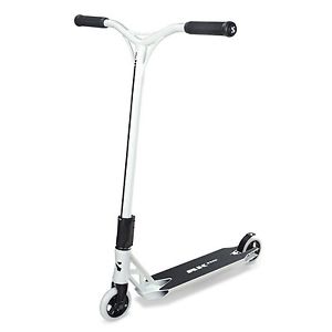 Sacrifice AK-110 Elite Complet avec forgé Blender Roues - Blanc/Noir