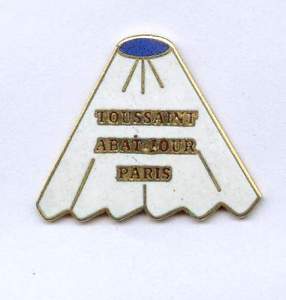 RARE pin badge ressemblant a volant de badminton model # 2