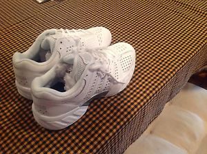KSwiss ladies tennis shoes. Big Shot lite