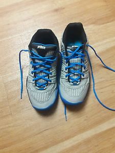 PRINCE SIZE 9.5 MENS TENNIS SHOES