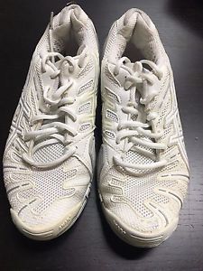 Asics tennis shoe Gel Resolution white size 7.5