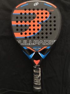 PALA DE PADEL BULLPADEL VERTEX USADA SIN DESPERFECTOS