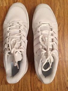 Never worn Nike womens Zoom Vapor 9.5 Tour Tennis shoes, white color, Size: 11