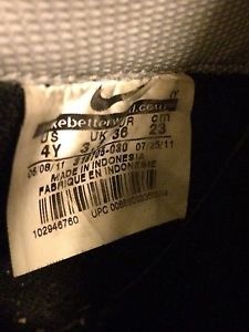 Nike Tennis Shoes Size 4