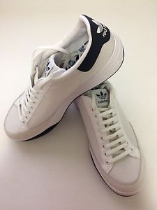 Mens white Adidas tennis shoes