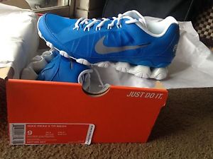 NIKE TENNIS SHOES SIZE (9)