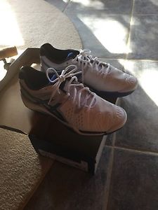 mens tennis shoes