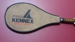 PRO KENNEX MID-SIZE GRAPHITE-TENNIS RACQUET