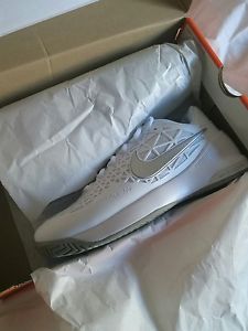 Nike Womens Zoom Cage 2 Tennis Shoes White size 7.5