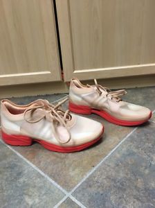 New Adidas Stella McCartney Running Tennis Sneaker Size 8.5 Worn Once