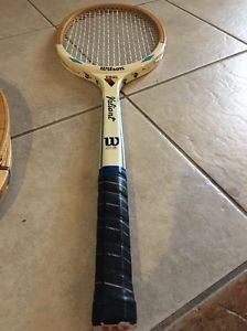 VINTAGE 1970s BILLIE JEAN KING WILSON VALIANT WOODEN TENNIS RACQUET 4 1/2