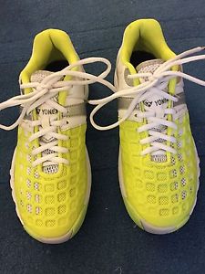 Yonex Women's Power Cushion Pro Tennis Shoes Size 8 Pre Owned